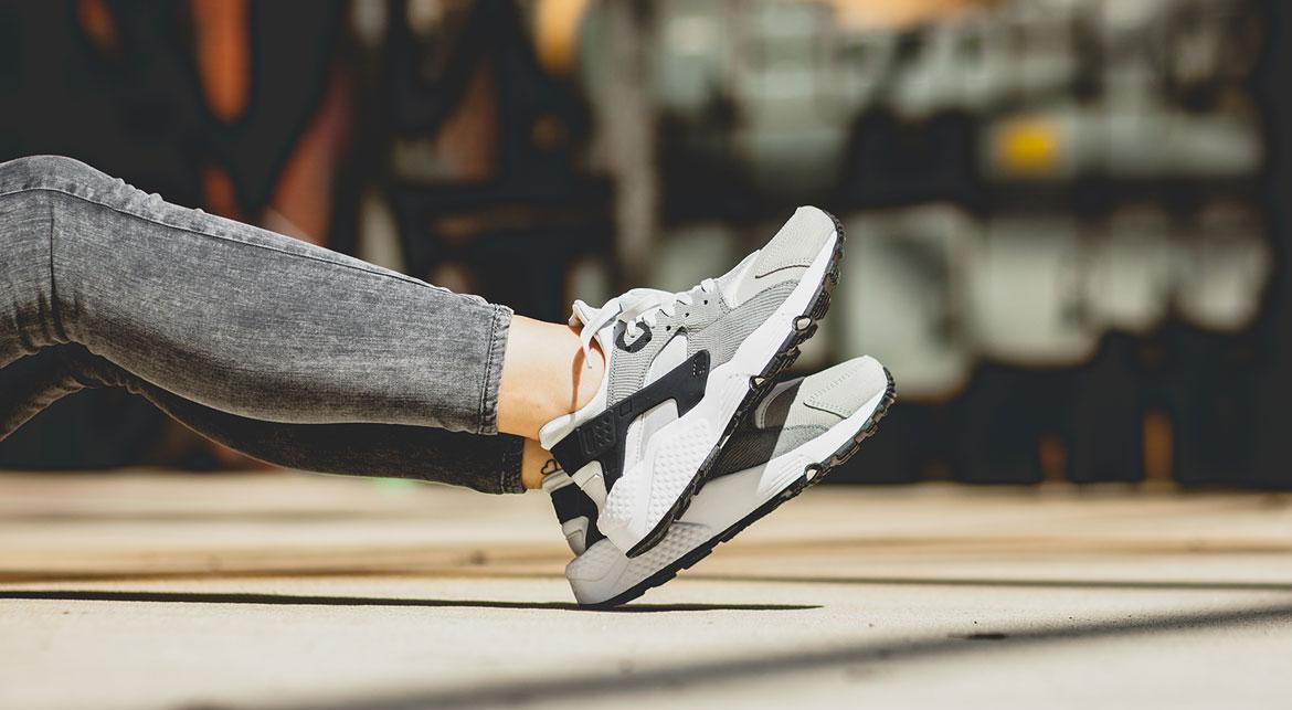 Nike Wmns Air Huarache Run 